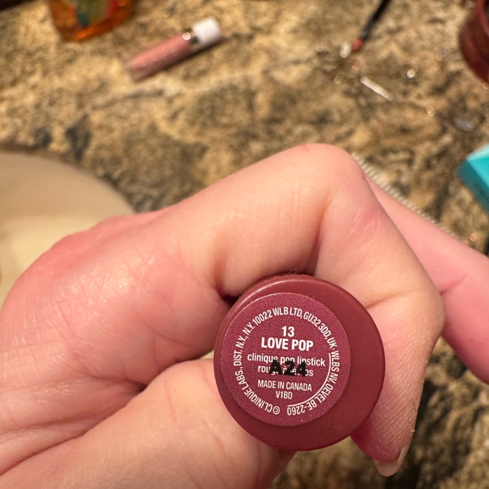 Clinique Vibrant Pink Lipstick “LOVE POP” - Picture 2 of 4